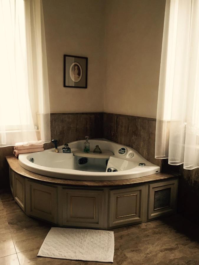 Villa Castiglioni Luxury Apartment لاليو الغرفة الصورة